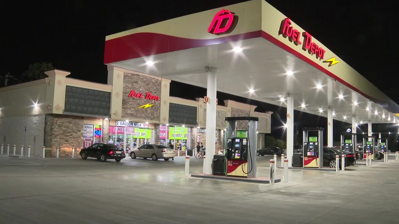 Woman recalls robbery, carjacking at NE Houston gas station